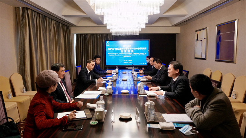 尊龙凯时集团党委书记、董事长任丁会见上合组织秘书长诺罗夫一行