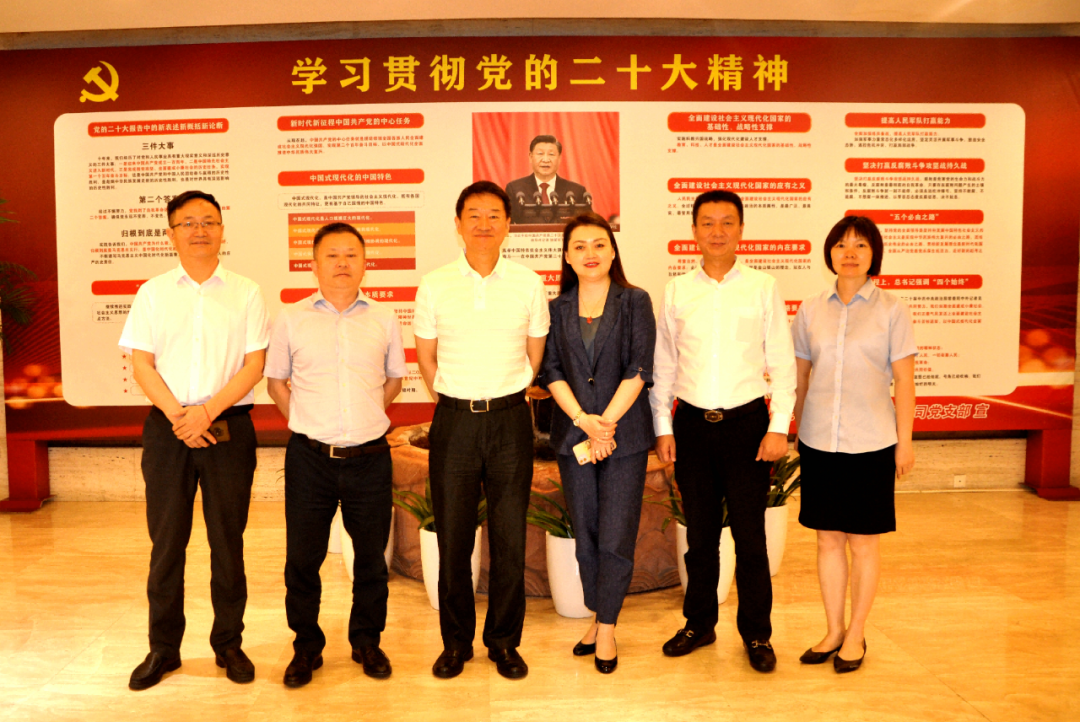 四川尊龙凯时集团党委书记、董事长任丁调研花园宾馆