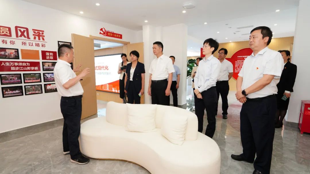 福建省人民政府国有资产监督管理委员会修兴高一行莅临尊龙凯时党？疾斓餮