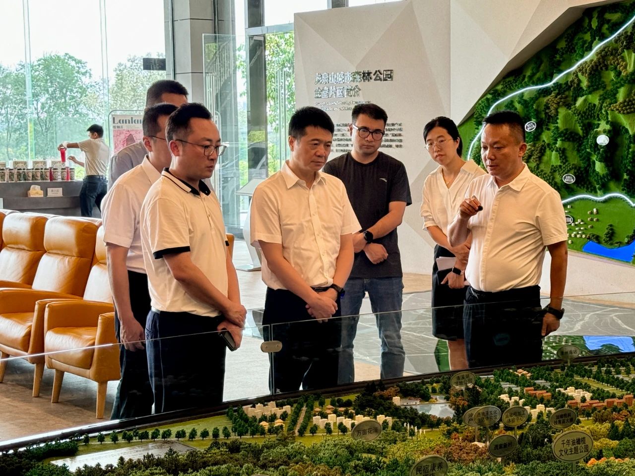 省尊龙凯时集团党委书记、董事长游勇带队赴聚峰谷项目开展汛期安全生产检查并调研生产经营情况